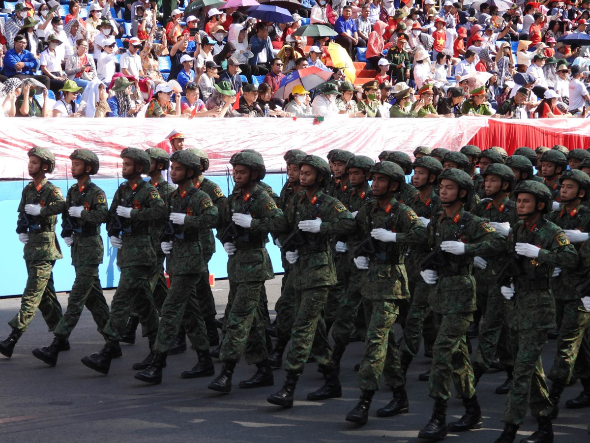 đại diện cho lực lượng chuyên trách bảo vệ và kiểm soát hệ thống thông tin trong chiến tranh hiện đại, thực hiện nhiệm vụ gây nhiễu, vô hiệu hóa liên lạc đối phương và bảo vệ mạng lưới của Quân đội ta.