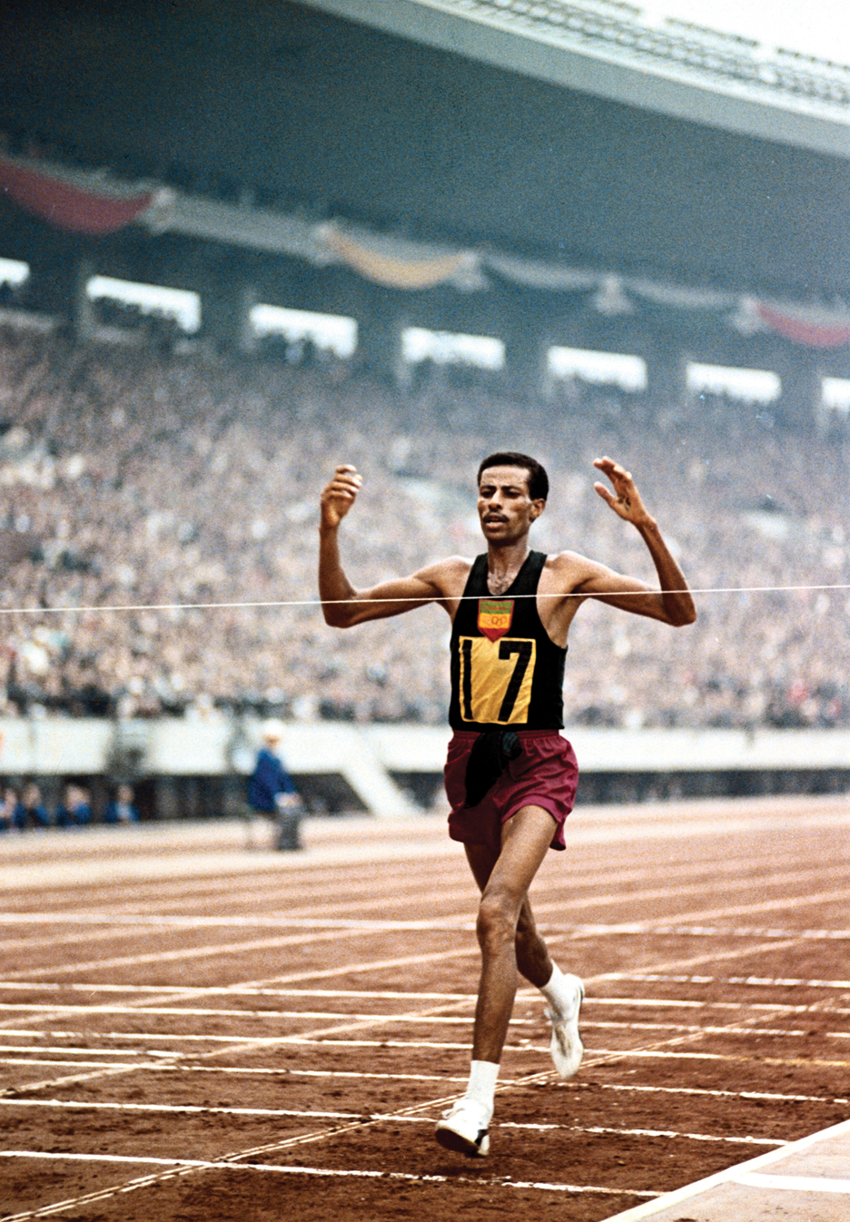 Huy chương vàng Olympic đầu tiên của Châu Phi thuộc về một vận động viên Ethiopia. Cụ thể, Abebe Bikila người Ethiopia đã giành huy chương vàng Olympic đầu tiên cho châu Phi tại Thế vận hội năm 1960 ở Rome. Ảnh: ADF.