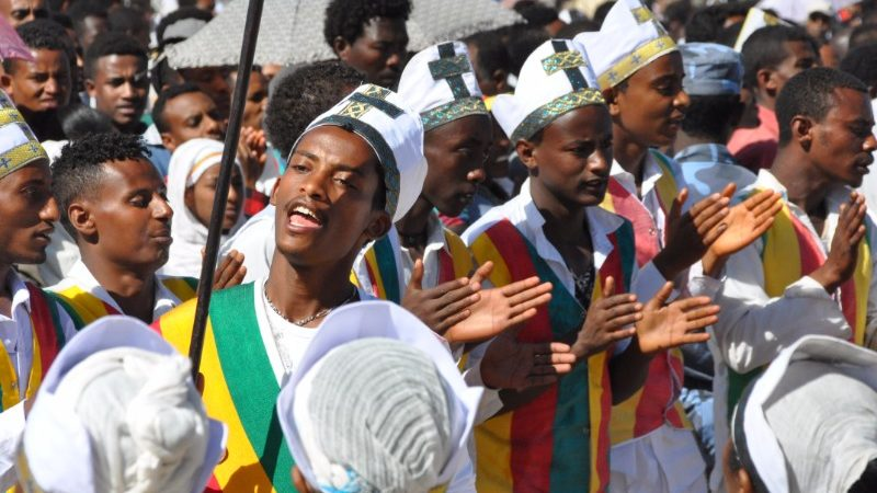 Ethiopia có rất nhiều lễ hội sôi động, trong đó Timket là lễ hội lớn nhất. Ảnh: IntrepidTravel.