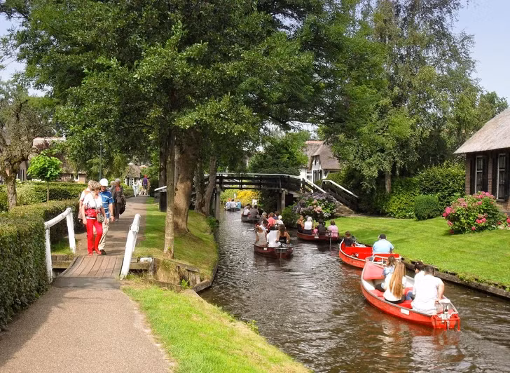 Nơi đây thu hút khá nhiều du khách.