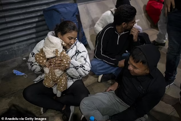 Quốc hội Tây Ban Nha tạm đóng cửa và giải quần vợt Madrid Open bị hoãn lại. Thị trưởng thành phố kêu gọi mọi người bình tĩnh trong khi chính quyền giải quyết sự cố. Ảnh: Anadolu.