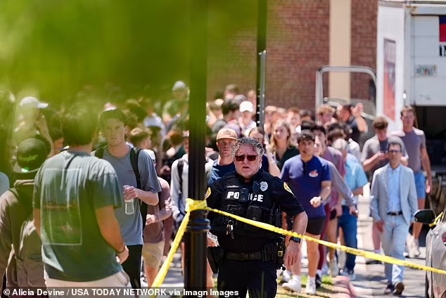 Các nhà chức trách đang mở cuộc điều tra vụ việc. FBI chiều 17/4 cho biết họ sẽ tham gia vào cuộc điều tra. Ảnh: USA Today.