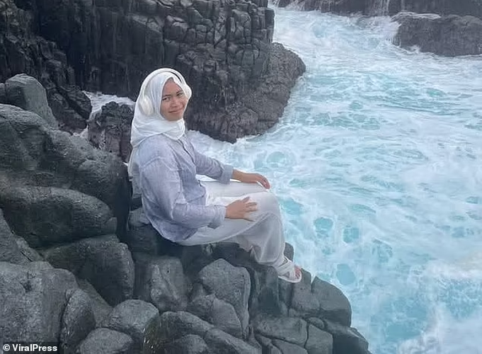 Tạo dáng chụp ảnh dưới sông, cô gái tử vong vì đuối nước - Hình 2 Tao dang chup anh duoi song, co gai tu vong vi duoi nuoc-Hinh-2