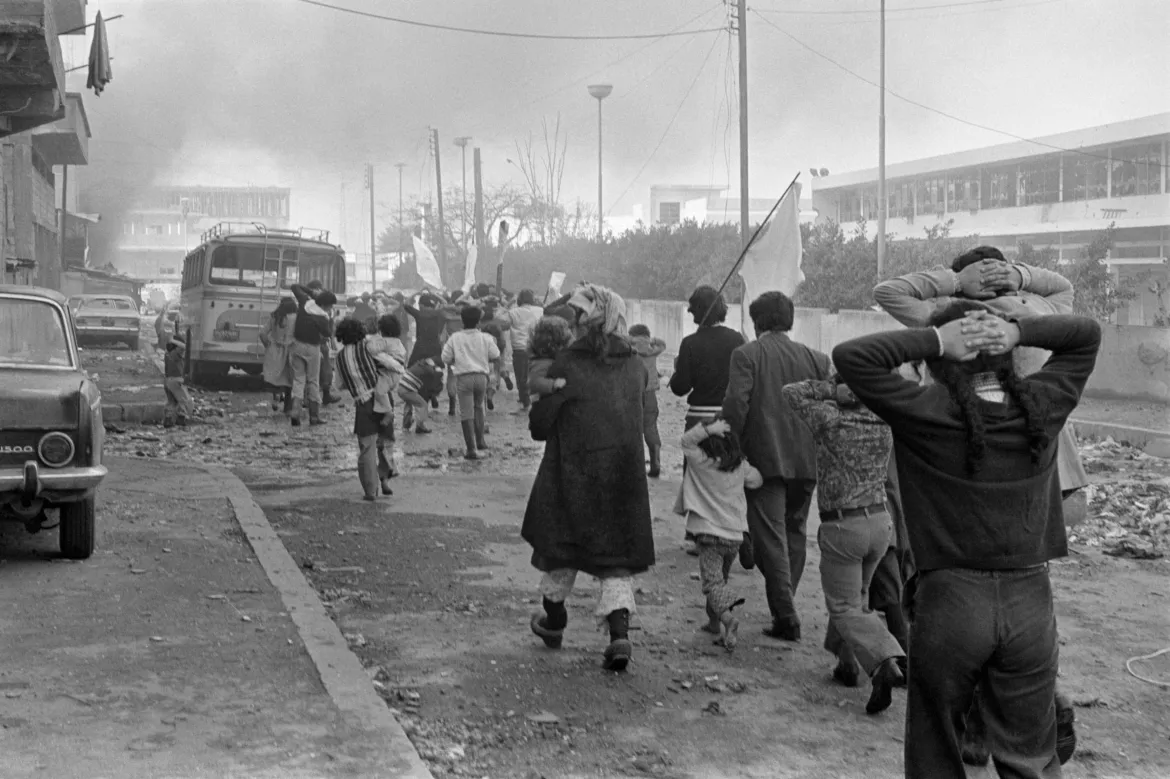 Phóng viên Salhani từng bị một thủ lĩnh dân quân Phalangist đe dọa khi rời khỏi Karantina.