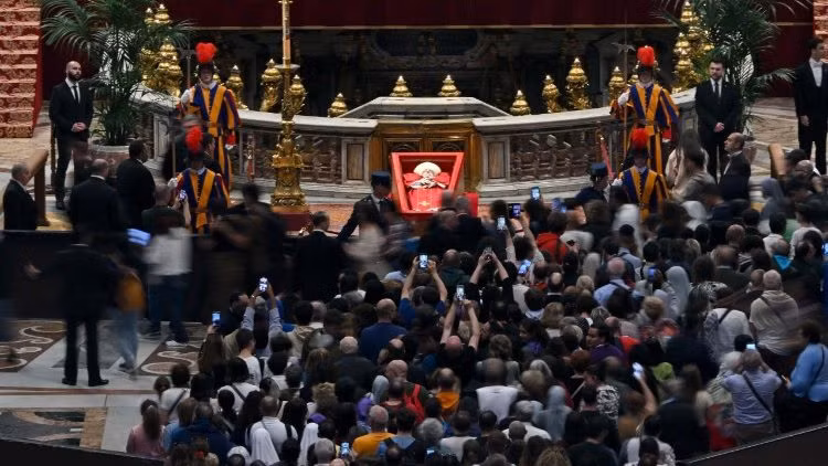 Dieu dac biet ve le tang cua Giao hoang Francis