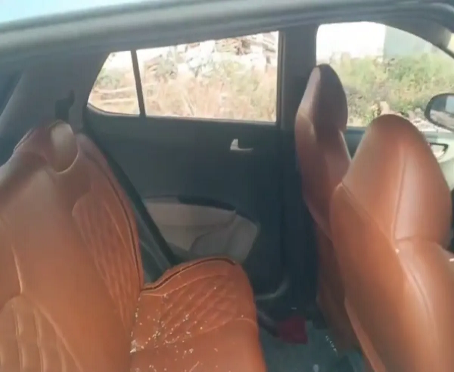 Bi “nhot” trong o to giua troi nang, hai be gai tu vong