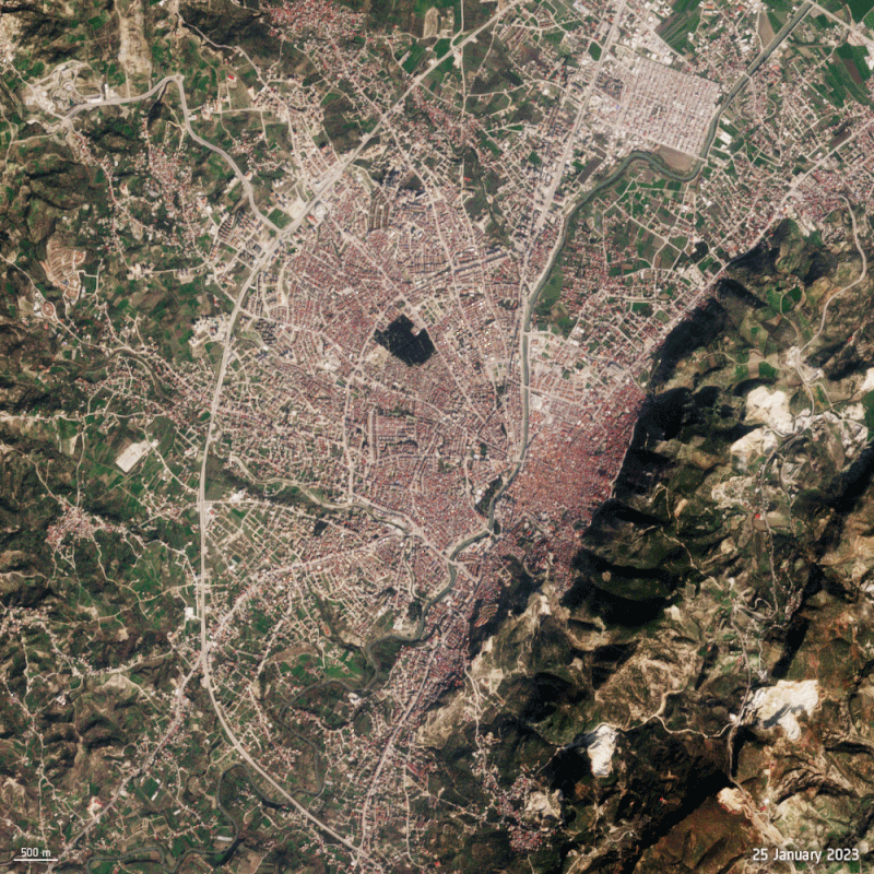 Nhìn lại trận động đất ở Thổ Nhĩ Kỳ hơn 50.000 người chết Nhin lai tran dong dat o Tho Nhi Ky hon 50.000 nguoi chet