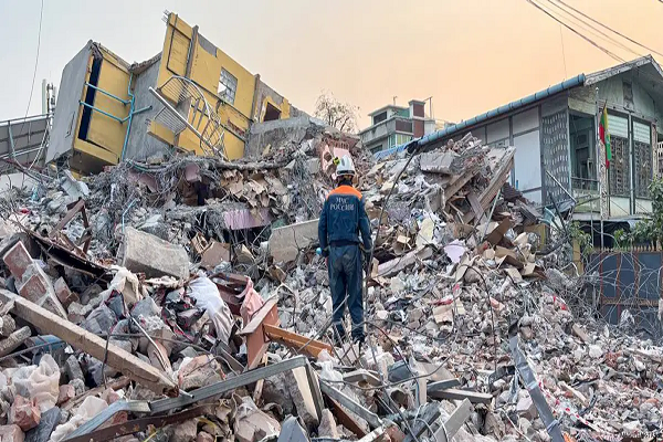 Hon 3.350 nguoi chet trong tran dong dat o Myanmar