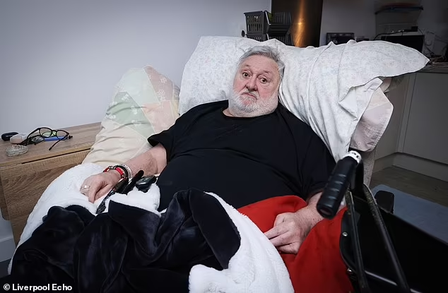 Hanh khach khuyet tat bi duoi xuong may bay ngay truoc khi cat canh