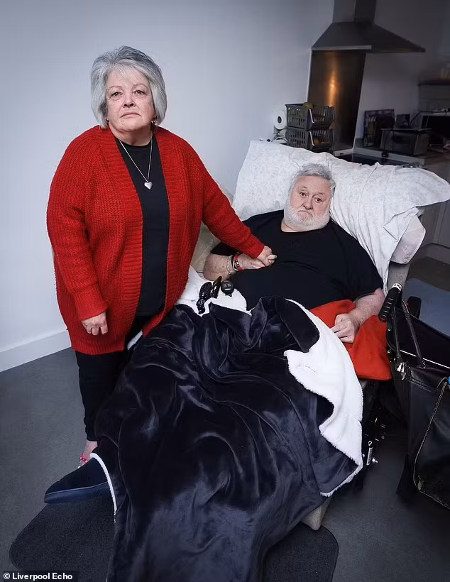 Hanh khach khuyet tat bi duoi xuong may bay ngay truoc khi cat canh-Hinh-2