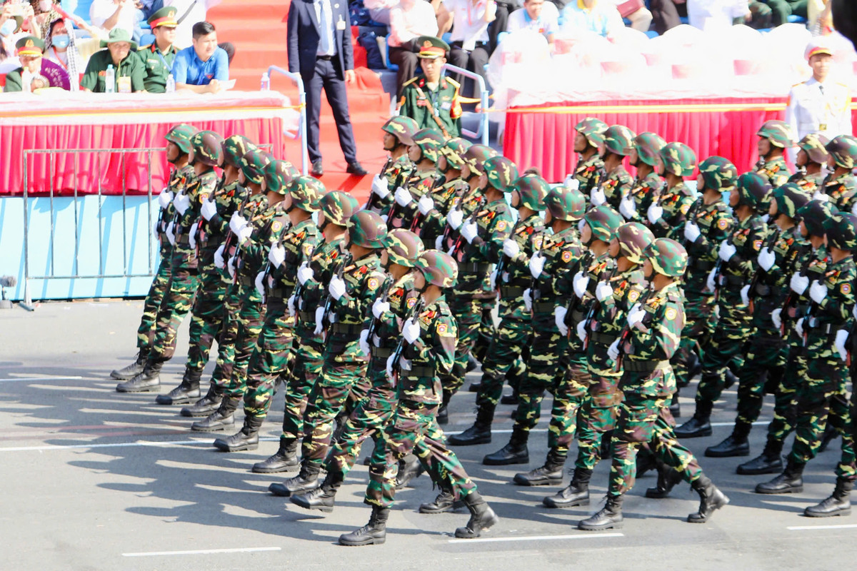 Khối Quân đội Nhân dân Lào tham dự lễ tổng duyệt.
