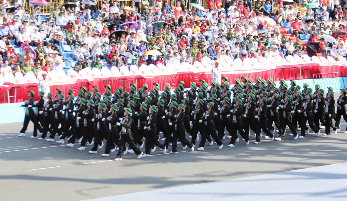 Khối nữ du kích miền Nam tái hiện hình ảnh người phụ nữ Nam bộ anh hùng trong kháng chiến chống Mỹ.