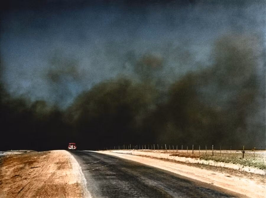Hình ảnh kinh hãi về trận bão bụi "cơn bão đen" ở Texas Panhandle, tháng 3 năm 1936.