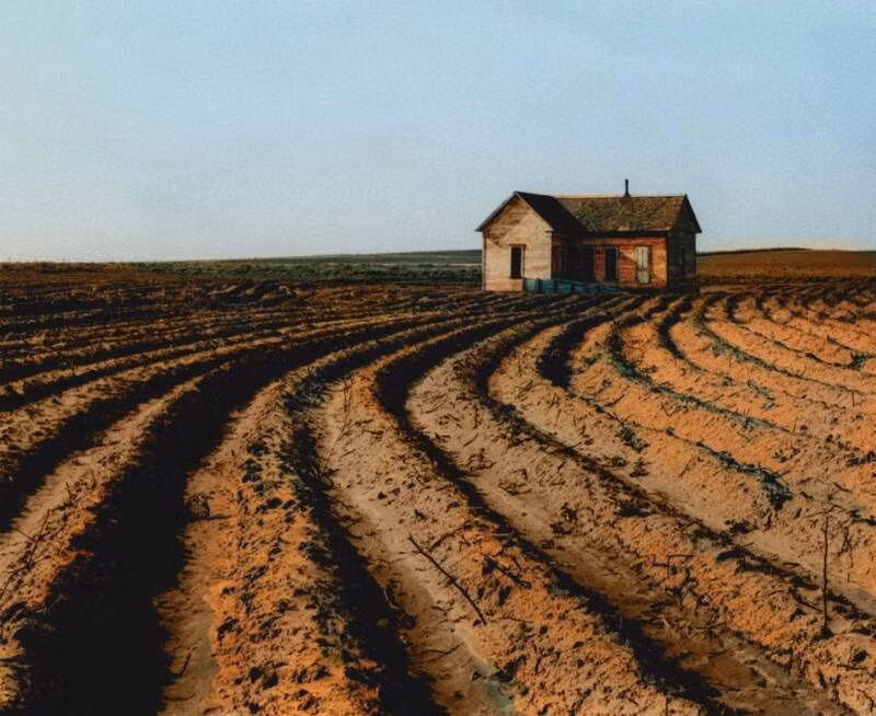 Ngôi nhà bỏ hoang giữa cánh đồng khô cằn ở Childress, bang Texas, năm 1938.