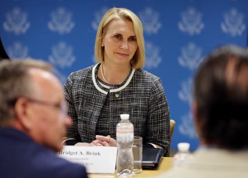 Chan dung nu Dai su My tai Ukraine xin tu chuc-Hinh-2