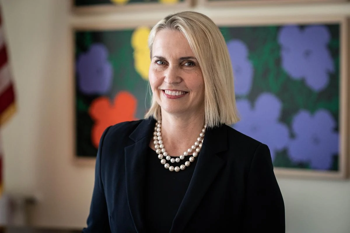 Chan dung nu Dai su My tai Ukraine xin tu chuc-Hinh-13