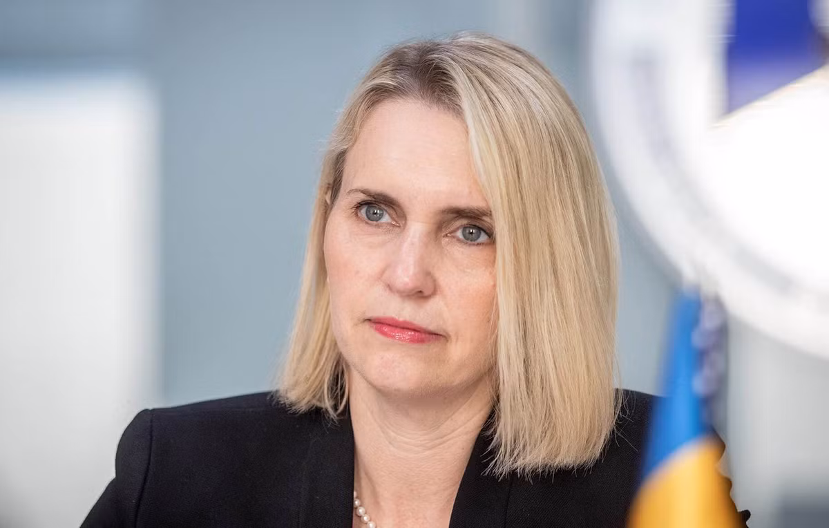 Chan dung nu Dai su My tai Ukraine xin tu chuc-Hinh-5