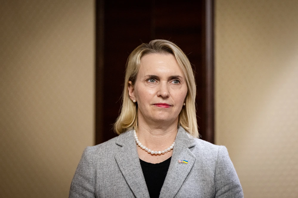 Chan dung nu Dai su My tai Ukraine xin tu chuc-Hinh-11