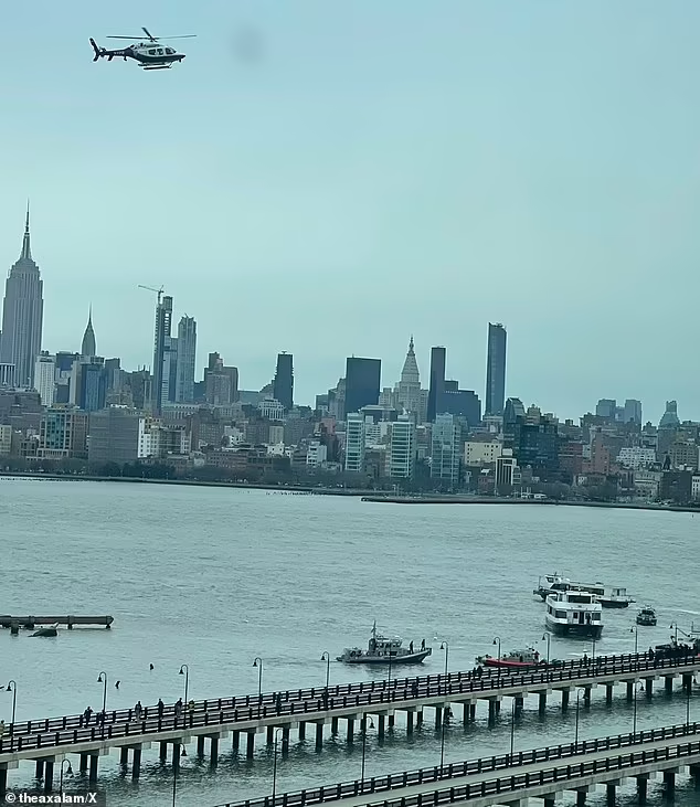 Đoạn video do nhân chứng ghi lại sự việc cho thấy cánh quạt chính và đuôi của trực thăng Bell 206 tách rời giữa không trung. Ảnh: X.