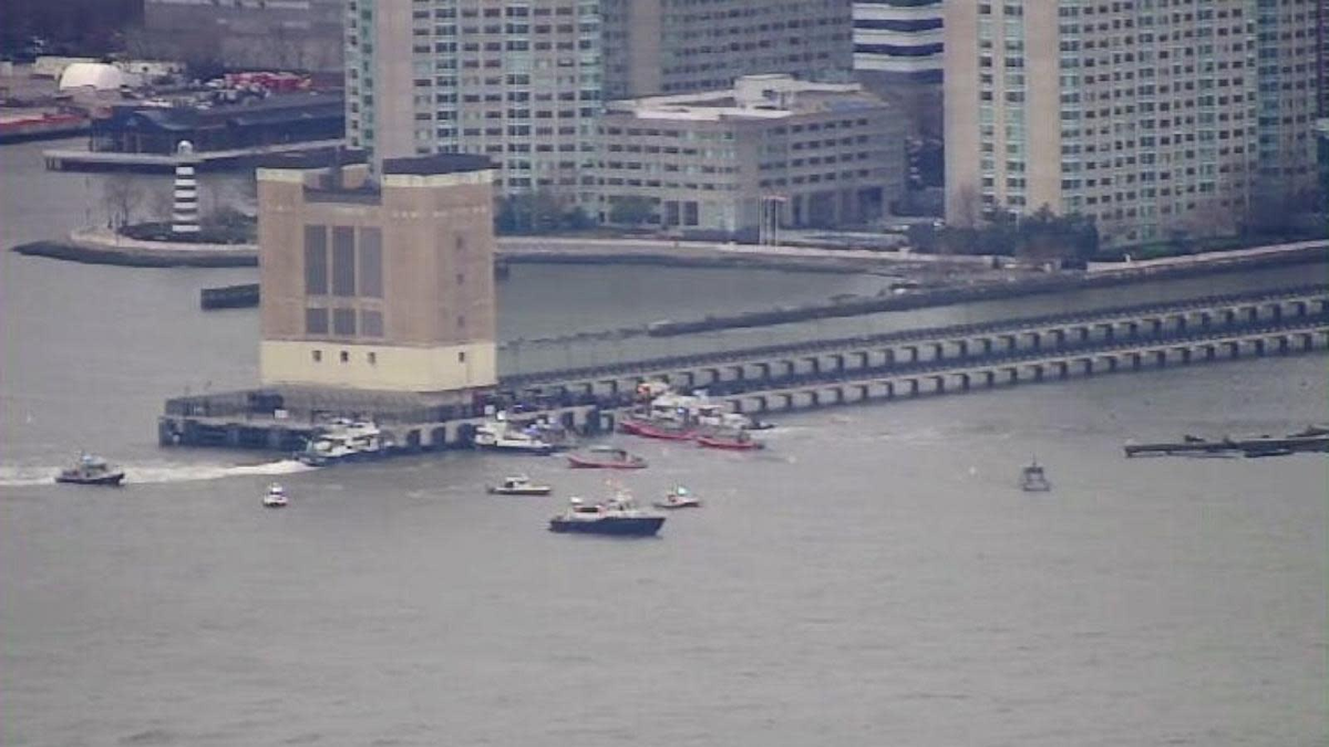 Cục Hàng không Liên bang (FAA) và Ủy ban An toàn Giao thông Quốc gia (NTSB) đã mở cuộc điều tra về nguyên nhân vụ tai nạn. Ảnh: WABC.