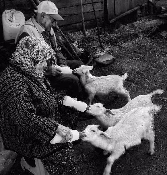 Arslan chia sẻ: "Tôi thường lắng nghe câu chuyện của mỗi người mà tôi định chụp để hiểu hơn về họ".