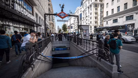 Mat dien toan quoc, Tay Ban Nha ban bo tinh trang khan cap