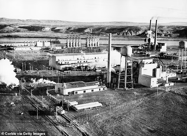 Khi Chính phủ quyết định xây dựng Hanford Site vào năm 1943, họ đã cho người dân địa phương - bao gồm cả các bộ lạc bản địa - 30 ngày để di tản khỏi khu vực này. Ảnh: Corbis.