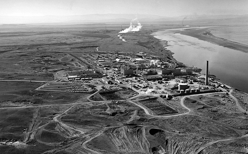 Daily Mail đưa tin, địa điểm hạt nhân Hanford ở bang Washington (Mỹ) được xây dựng trong Thế chiến II như một phần của Dự án Manhattan, nơi các công nhân sản xuất plutonium để chế tạo quả bom thả xuống Nagasaki, Nhật Bản, vào ngày 9/8/1945. Ảnh: Wikipedia.