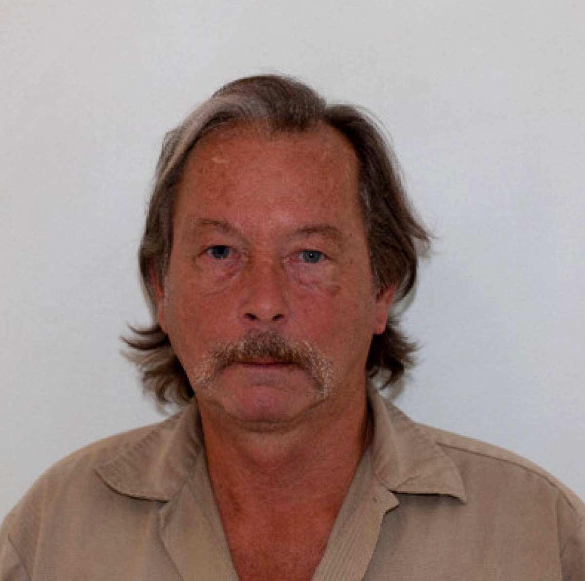 Bản án cho người vợ sát hại chồng, giấu thi thể trong tủ - Hình 2 Ban an cho nguoi vo sat hai chong, giau thi the trong tu-Hinh-2