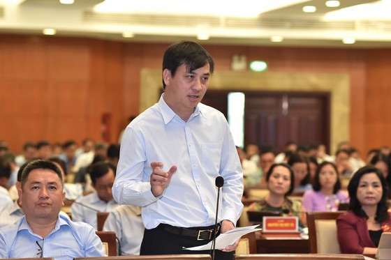 Chương trình hành động của ông Lê Hòa Bình tập trung vào đột phá phát triển hạ tầng. Cụ thể là nâng cao năng lực khai thác kết cấu hạ tầng kỹ thuật hiện có. Có giải pháp để ứng dụng mạnh mẽ chuyển đổi số, thúc đẩy áp dụng trí tuệ nhân tạo (AI), cơ sở dữ liệu lớn (big data) trong quản lý đô thị, hạ tầng kỹ thuật và giao thông.