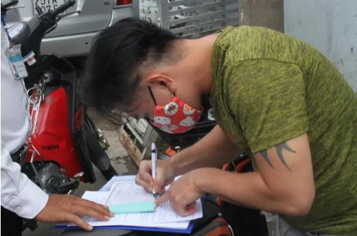 Nhau tren via he khong deo khau trang bi phat 6 trieu: Sao cho thau tinh, dat ly?