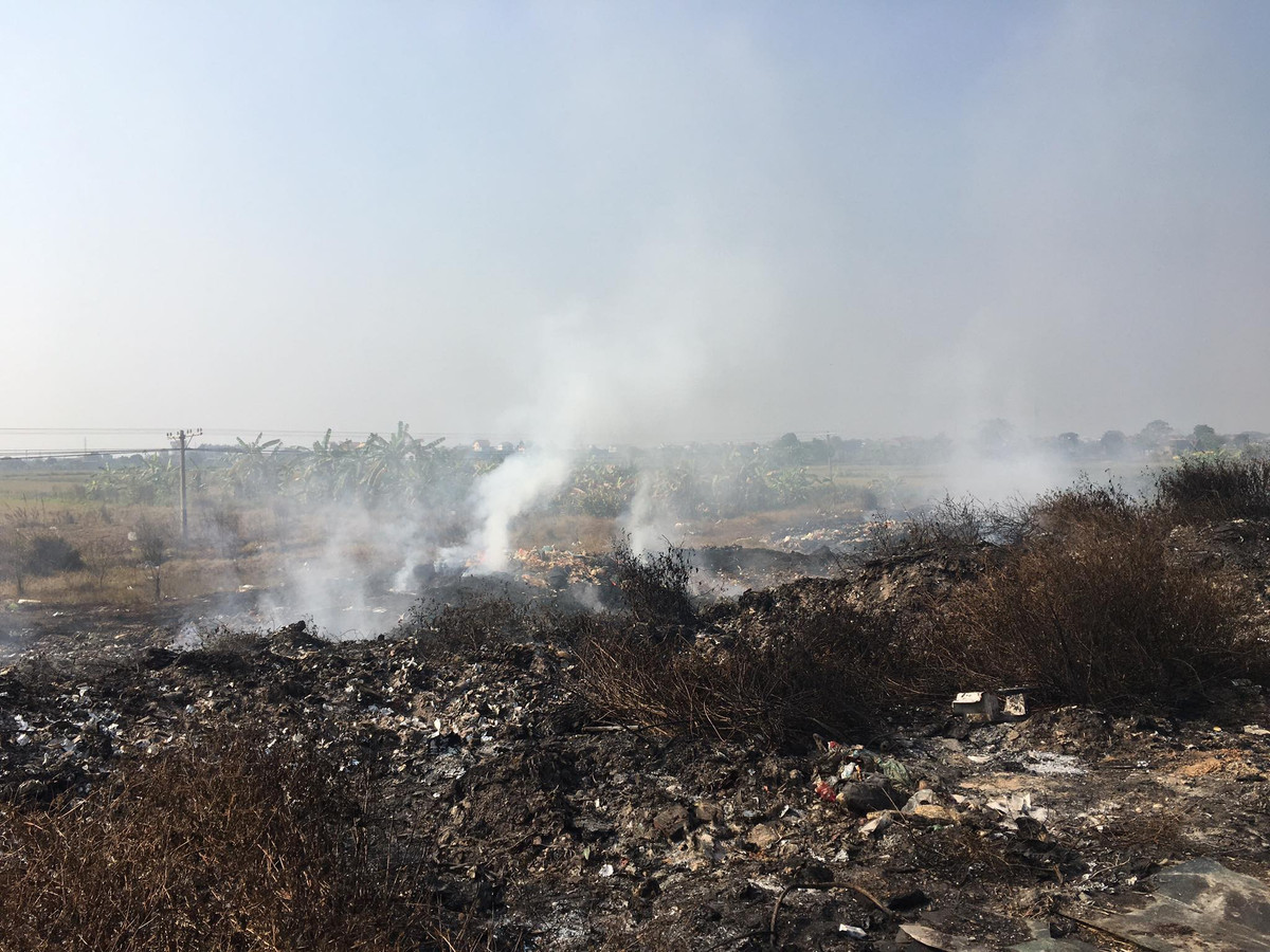 Ngày 9/12, Công an huyện Cẩm Giàng phát hiện một người đàn ông đốt trộm rác tại cánh đồng thôn Tràng Kênh (thị trấn Cẩm Giang). Tuy nhiên, chưa có căn cứ xác định người này đã đốt rác trộm tại bãi rác của thôn Tràng Kênh trước đó.