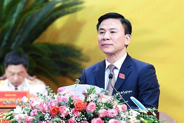 Ngày 6/12, kỳ họp lần thứ 14, HĐND tỉnh Thanh Hóa khóa 17 đã bầu ông Đỗ Trọng Hưng, Bí thư Tỉnh ủy Thanh Hóa khóa 19, kế nhiệm, trúng cử, giữ chức Chủ tịch HĐND tỉnh Thanh Hóa khóa 17, nhiệm kỳ 2016-2021. Ông Đỗ Trọng Hưng, sinh ngày 5/12/1971 ở xã Quảng Trung, huyện Quảng Xương, tỉnh Thanh Hóa.