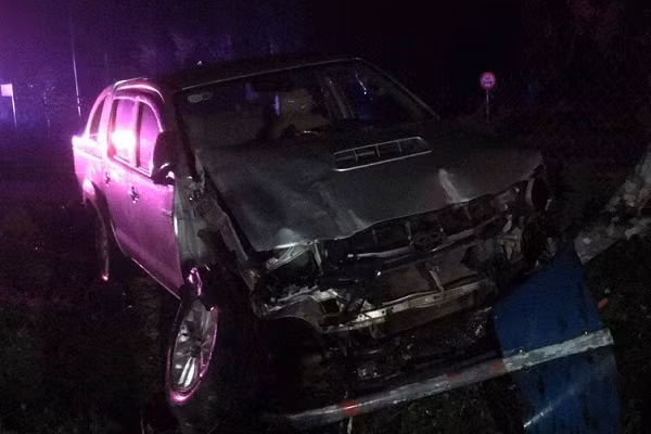  Gây 2 vụ tai nạn giao thông liên tiếp, lái xe đến trình diện. Vào khoảng 20h ngày 4/12, xe ô tô bán tải mang BKS 38C – 147.73 do anh Phạm Tuân (SN 1980, trú tại TDP 7, thị trấn Hương Khê) điều khiển lưu thông trên đường mòn Hồ Chí Minh theo hướng thị trấn Hương Khê – xã Hương Trạch, khi đến địa phận thôn Bắc Trà, xã Hương Trà xảy ra va chạm với xe máy mang BKS 60Y5 – 3377 do anh Nguyễn Văn Q. (SN 1998, trú tại xã Hương Xuân, Hương Khê) điều khiển theo chiều ngược lại khiến anh Q, tử vong trên đường đi cấp cứu. Sau khi va chạm với xe máy, anh Phạm Tuân tiếp tục điều khiển xe ô tô chạy được khoảng 1km thì đâm vào cột mốc, cây và hàng rào của người dân ở thôn Tân Trà, xã Hương Trà (Hương Khê). Lái xe này sau đó đã đến UBND xã Hương Trà trình diện.