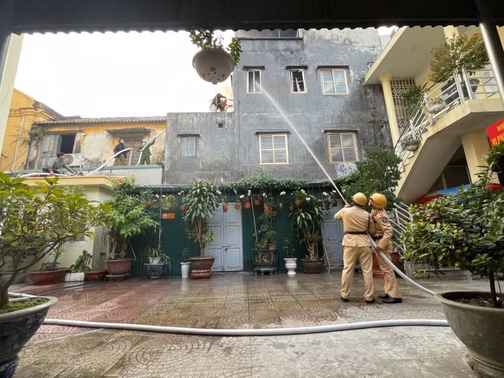 Cu ba 83 tuoi thap huong cho chong khien can nha phat hoa-Hinh-5