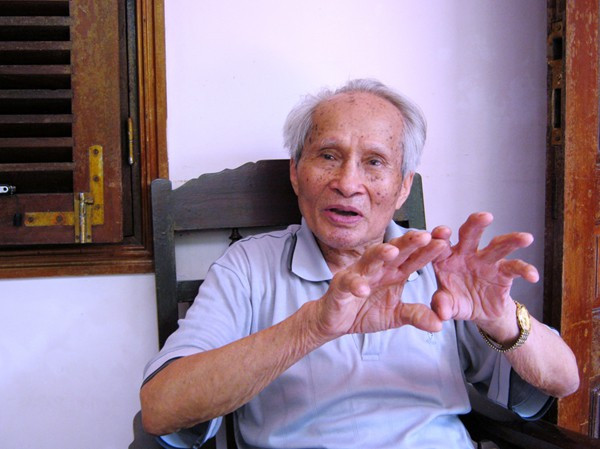 Ông tích cực đấu tranh với các luận điệu sai trái, thù địch, bảo vệ nền tảng tư tưởng của Đảng, bảo vệ chế độ, Nhà nước và Nhân dân. Ảnh Tiền phong