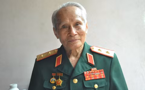 Trên chiến trường ông nổi tiếng là vị tướng dũng cảm, kỷ luật, cứng rắn, nhưng trong đời sống thì các quân nhân đánh giá ông là người nhân hậu, tình cảm, hết lòng vì nhân dân, đồng đội và tổ quốc.