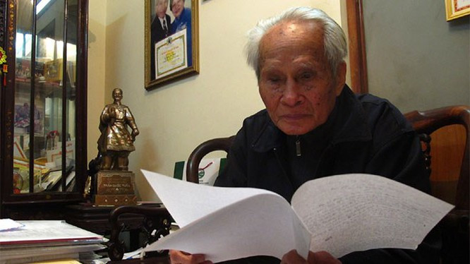 Mặc dù tuổi cao, được nghỉ ngơi, nhưng Trung tướng Nguyễn Quốc Thước vẫn thường xuyên tham gia góp ý với Đảng, Nhà nước, Quân đội về những vấn đề quan trọng của đất nước, của Quân đội, tham gia nhiều nội dung quan trọng về nghệ thuật quân sự, chiến lược quốc phòng và xây dựng Quân đội nhân dân ngày càng vững mạnh. Ảnh: Lao động