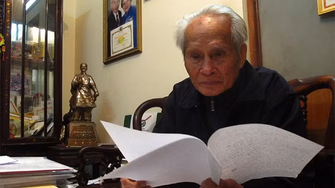 Mặc dù tuổi cao, được nghỉ ngơi, nhưng Trung tướng Nguyễn Quốc Thước vẫn thường xuyên tham gia góp ý với Đảng, Nhà nước, Quân đội về những vấn đề quan trọng của đất nước, của Quân đội, tham gia nhiều nội dung quan trọng về nghệ thuật quân sự, chiến lược quốc phòng và xây dựng Quân đội nhân dân ngày càng vững mạnh. Ảnh: Lao động