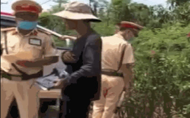 Nghi cong an bao ke xe sai pham o Dong Nai: Canh sat to cao dang tuyen duong?-Hinh-2