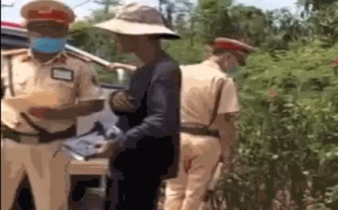 Nghi cong an bao ke xe sai pham o Dong Nai: Canh sat to cao dang tuyen duong?-Hinh-2