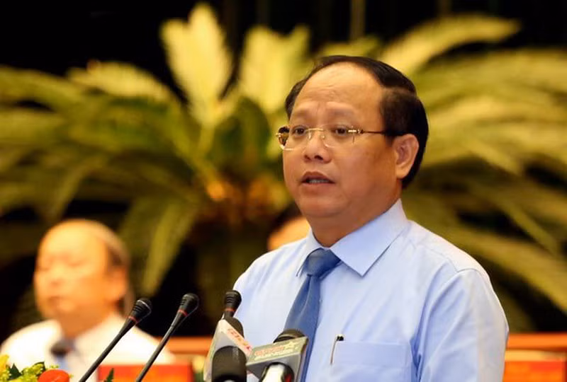  Mới đây, HĐND TP.HCM đã tạm đình chỉ tư cách đại biểu HĐND TP.HCM nhiệm kỳ 2016-2021 đối với ông Tất Thành Cang. Theo đó, Thường trực HĐND TP.HCM đã tạm đình chỉ việc thực hiện nhiệm vụ, quyền hạn đại biểu HĐND của ông Tất Thành Cang. Việc đình chỉ tư cách đại biểu HĐND được thực hiện theo điều 100, Luật Tổ chức chính quyền địa phương. 