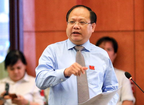 Ông Cang cũng được xác định thiếu trách nhiệm, buông lỏng lãnh đạo, chỉ đạo, thiếu kiểm tra, giám sát, để lĩnh vực được phân công phụ trách có nhiều vi phạm pháp luật, gây thiệt hại lớn cho ngân sách Đảng bộ Thành phố.