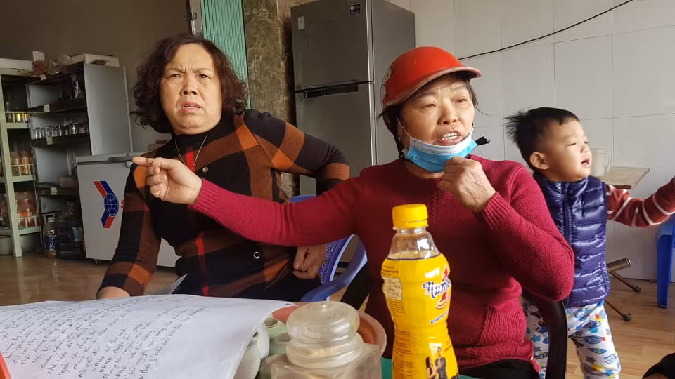 Hai Duong: Dan song canh Cong ty Giay Cam Binh keu than o nhiem-Hinh-4