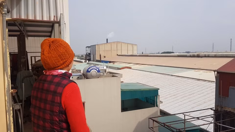 Hai Duong: Dan song canh Cong ty Giay Cam Binh keu than o nhiem-Hinh-7