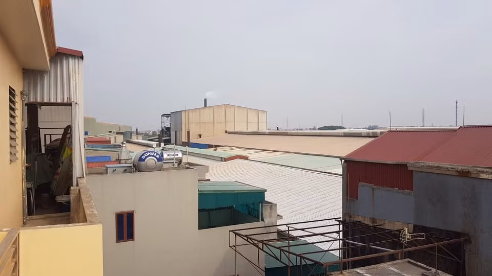 Hai Duong: Dan song canh Cong ty Giay Cam Binh keu than o nhiem-Hinh-5