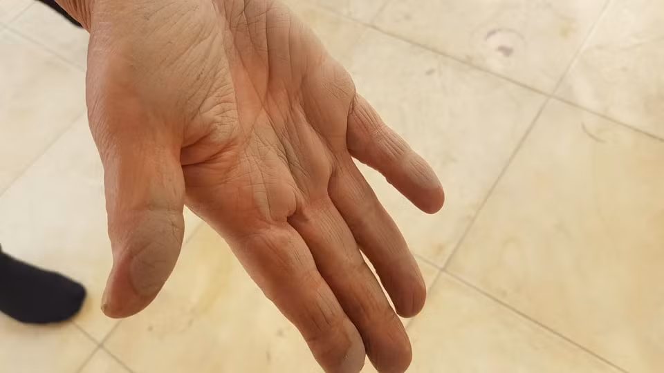 Hai Duong: Dan song canh Cong ty Giay Cam Binh keu than o nhiem-Hinh-9