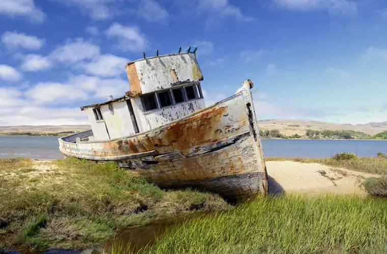 Một con tàu đắm ở bờ biển quốc gia Point Reyes tại Inverness, California, Mỹ. Đây cũng là nơi có hơn 50 con tàu bị mất tích trên biển.