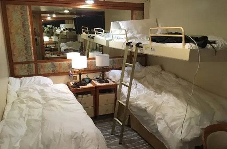 Mỗi căn phòng như vậy có diện tích khoảng 50m2, trong đó có hai giường đơn hoặc 1 giường đôi hoặc giường tầng.