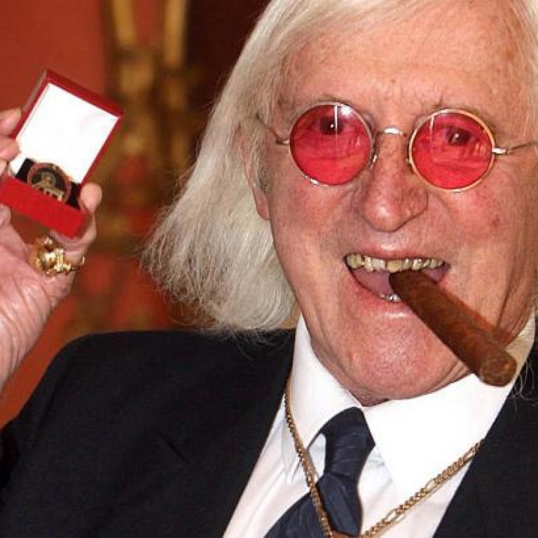 Theo một báo cáo năm 2015, Savile có lần tấn công cả nạn nhân trong nhà nguyện của bệnh viện. “Mỗi lần tôi bước vào căn phòng đó tôi biết ông ta sẽ sờ mó tôi bất cứ chỗ nào mà ông ta muốn” – một cô gái trẻ là nạn nhân lạm dụng tình dục của Savile cho biết.